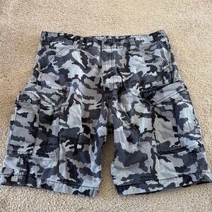 Levi's Gray Camouflage Cargo Shorts size 38
